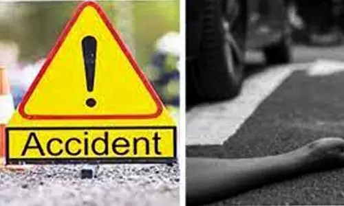 பல்லடம் அருகே லாரி மோதி  கல்லூரி மாணவர் பலி.