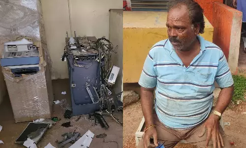 வேலூர் அருகே ஏ.டி.எம். எந்திரம் கோடாரியால் உடைப்பு- பணம் வராததால் தொழிலாளி ஆத்திரம்