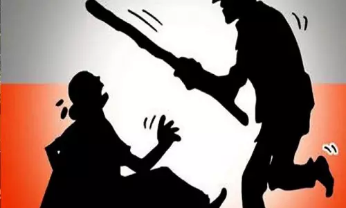 புதுக்கடை அருகே வீடு புகுந்து தாக்குதல்; பெண் படுகாயம்