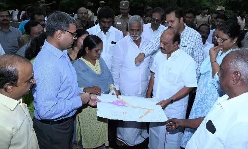 14 ஏக்கர் பரப்பளவில் புதிய பஸ் நிலையத்துக்கு இடம் தேர்வு: அமைச்சர்கள் அன்பரசன்- சேகர்பாபு நேரில் பார்வையிட்டு ஆய்வு