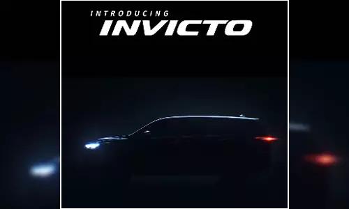 பானரோமிக் சன்ரூஃப் உடன் உருவாகும் மாருதி இன்விக்டோ!