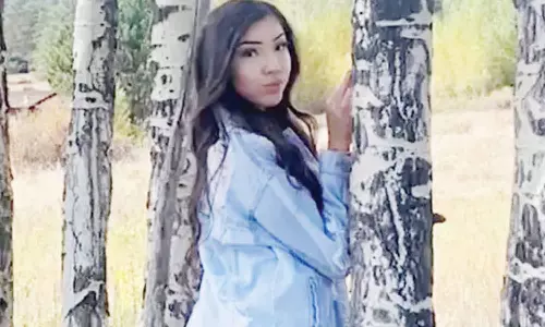 அமெரிக்காவில் காதலை கைவிட்டதால் வீடு புகுந்து காதலியை சுட்டுக்கொன்ற சிறுவன்