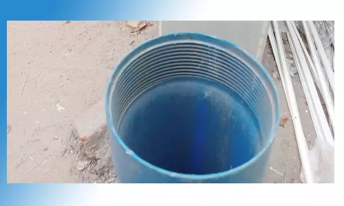 திறந்த நிலையில் உள்ள ஆழ்துளை கிணறு