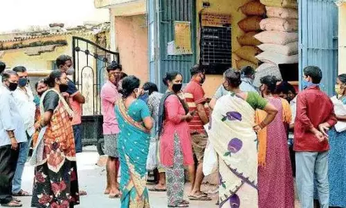 அத்தியாவசியப் பொருள்கள் உரிய காலத்தில் வழங்க வலியுறுத்தல்