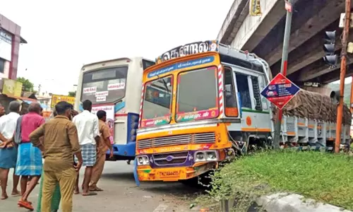 சீலநாயக்கன்பட்டியில் அரசு பஸ் - லாரி மோதலால் போக்குவரத்து பாதிப்பு