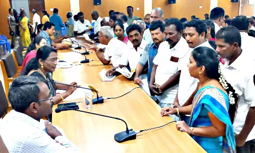 முறைகேடு புகாரில் நடவடிக்கை எடுக்காததால் ஊராட்சி மன்ற உறுப்பினர்கள் 6 பேர் ராஜினாமா- கலெக்டரிடம் பரபரப்பு கடிதம்