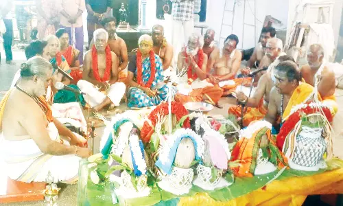 வேலூர் பழனி ஆண்டவர் கோவிலில் யாகசாலை பூஜைகள் தொடங்கியது