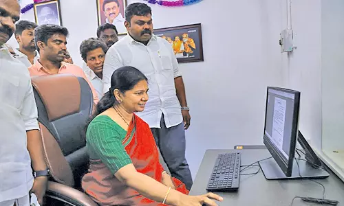 சங்கரன்கோவில் எம்.எல்.ஏ. அலுவலகத்தில் இ-சேவை மையம்-கனிமொழி எம்.பி. தொடங்கி வைத்தார்