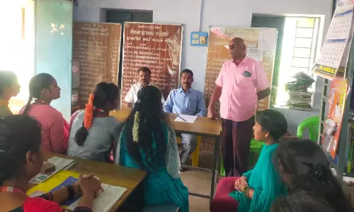 மாணவிகளுக்கு நூலகம் சார்ந்த பயிற்சி