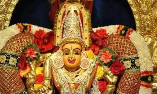 அம்பிகைக்கு வளைகாப்பு அலங்காரம்