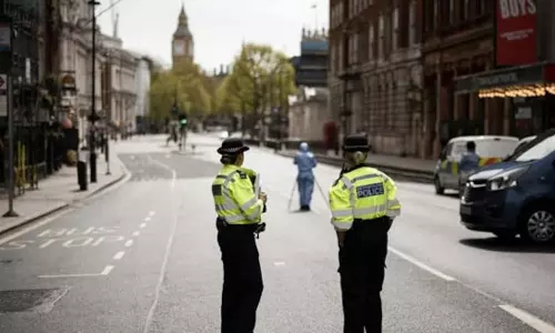 இங்கிலாந்தின் குஜராத்தி சங்கத்தில் துப்பாக்கி சூடு: திருமண விருந்தில் திடீர் பரபரப்பு