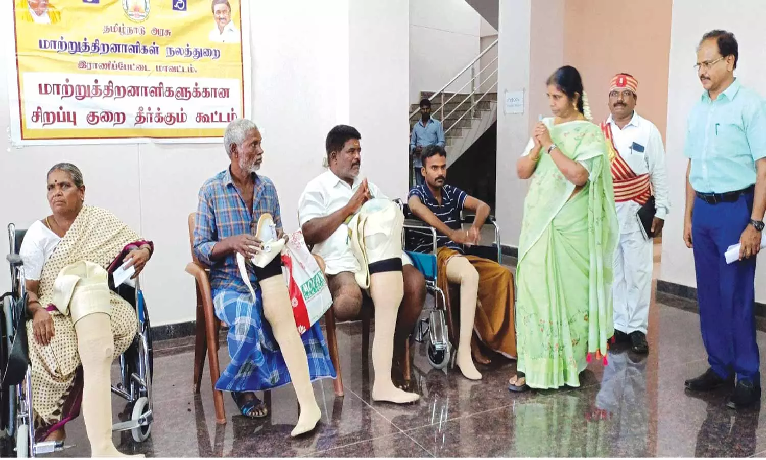 மாற்றுத்திறனாளிகளுக்கு செயற்கை கால்கள்