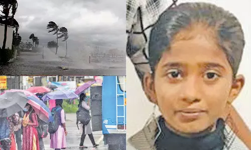 கேரளாவில் 2 மாவட்டங்களுக்கு ரெட் அலர்ட்- மரம் விழுந்ததில் மாணவி பலி