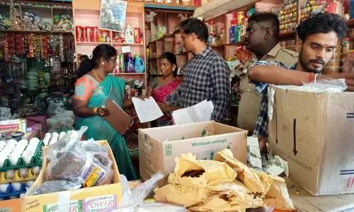 அரியலூர் கடைகளில் அதிரடி சோதனை