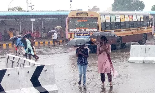 குமரி மாவட்டம் முழுவதும் சாரல் மழை நீடிப்பு