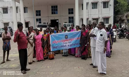 நல்லூர் ஊராட்சி ஒன்றிய அலுவலகம் முன்பு  கோரிக்கைகளை வலியுறுத்தி சத்துணவு ஊழியர்கள் கவன ஈர்ப்பு ஆர்ப்பாட்டம்