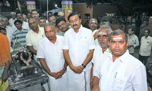 சாமளாபுரத்தில் பொதுமக்களிடம் குறைகளை கேட்டறிந்த அமைச்சர்