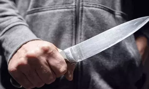 தொண்டாமுத்தூரில் சப்ளையருக்கு கத்திக்குத்து