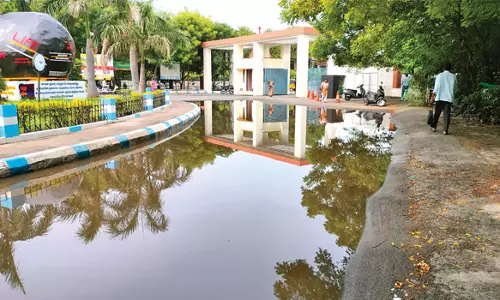 சாலைகளில் ஓடிய வெள்ளம்ஏற்காட்டில் 4 மணி நேரம் கொட்டிய கனமழை