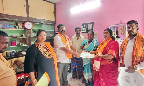 மோடி ஆட்சியின் 9 ஆண்டு சாதனை பிரசுரம் விநியோகம்