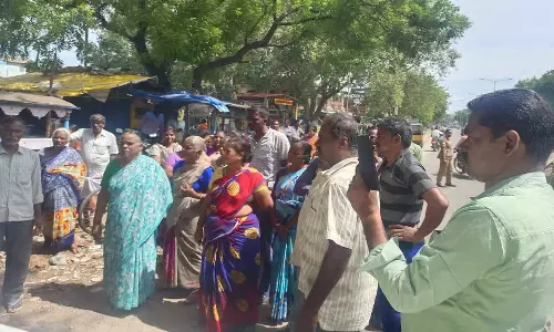 காட்பாடியில் பொதுமக்கள் சாலை மறியல்-தர்ணா