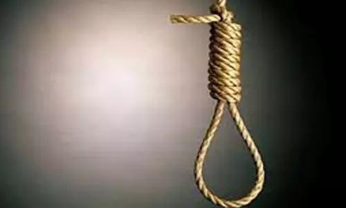 8-ம் வகுப்பு மாணவி தூக்கிட்டு தற்கொலை