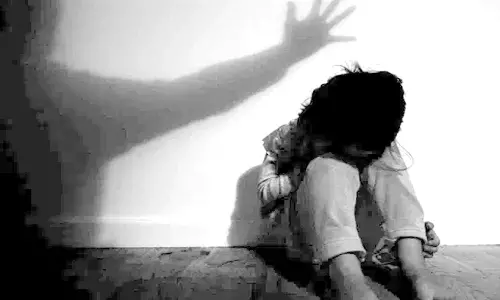 குளிர்பானத்தில் மாத்திரை கலந்து கொடுத்து சிறுமி பலாத்காரம்