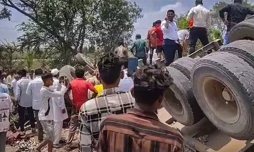 நெடுஞ்சாலையில் 4 வாகனங்கள் மீது அடுத்தடுத்து மோதிய கண்டெய்னர் லாரி.. 10 பேர் பலி