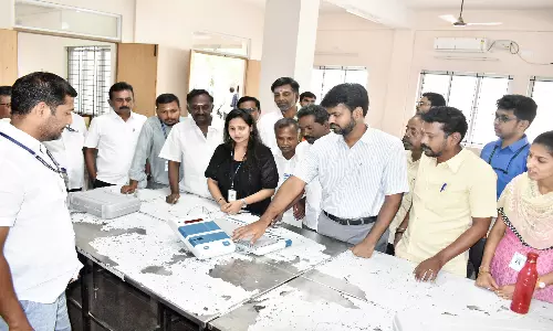 மின்னணு வாக்குபதிவு எந்திரங்கள் சரிபார்க்கும் பணிகள் தொடக்கம்