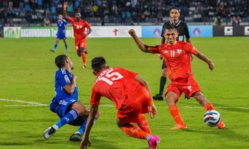 தெற்காசிய கால்பந்து: பெனால்டி ஷூட் அவுட்டில் குவைத்தை வீழ்த்தி மீண்டும் சாம்பியன் பட்டம் வென்றது இந்தியா