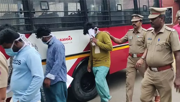 திருச்செங்கோடு வாலிபர் கொலையில் கைதான 5 பேர் சேலம் சிறையில் அடைப்பு திருச்செங்கோடு வாலிபர் கொலையில் கைதான 5 பேர் சேலம் சிறையில் அடைப்பு