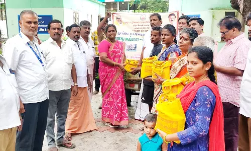 மக்கும் குப்பையில் உரம் தயாரித்து இலவசமாக வழங்கிய நகராட்சி தலைவர்