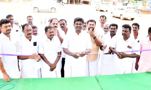 மதகுபட்டி நாடக மேடையை திறந்து வைத்த எம்.எல்.ஏ.