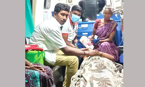 கோவை கணுவாயில் 108 ஆம்புலன்சில் குழந்தை பெற்ற பெண்