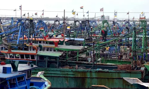 நெல்லை, தூத்துக்குடியில் 2-வது நாளாக மீனவர்கள் கடலுக்கு செல்லவில்லை