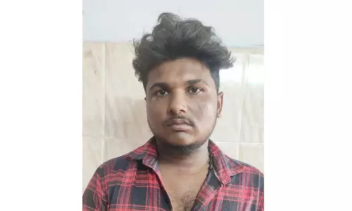 மோட்டார் சைக்கிள் திருடிய வாலிபர் கைது