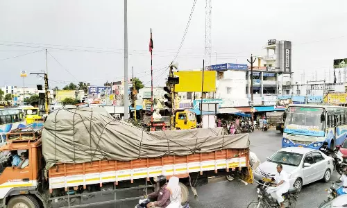 ஊத்தங்கரை பகுதியில்  வாகன போக்குவரத்து நெரிசல்