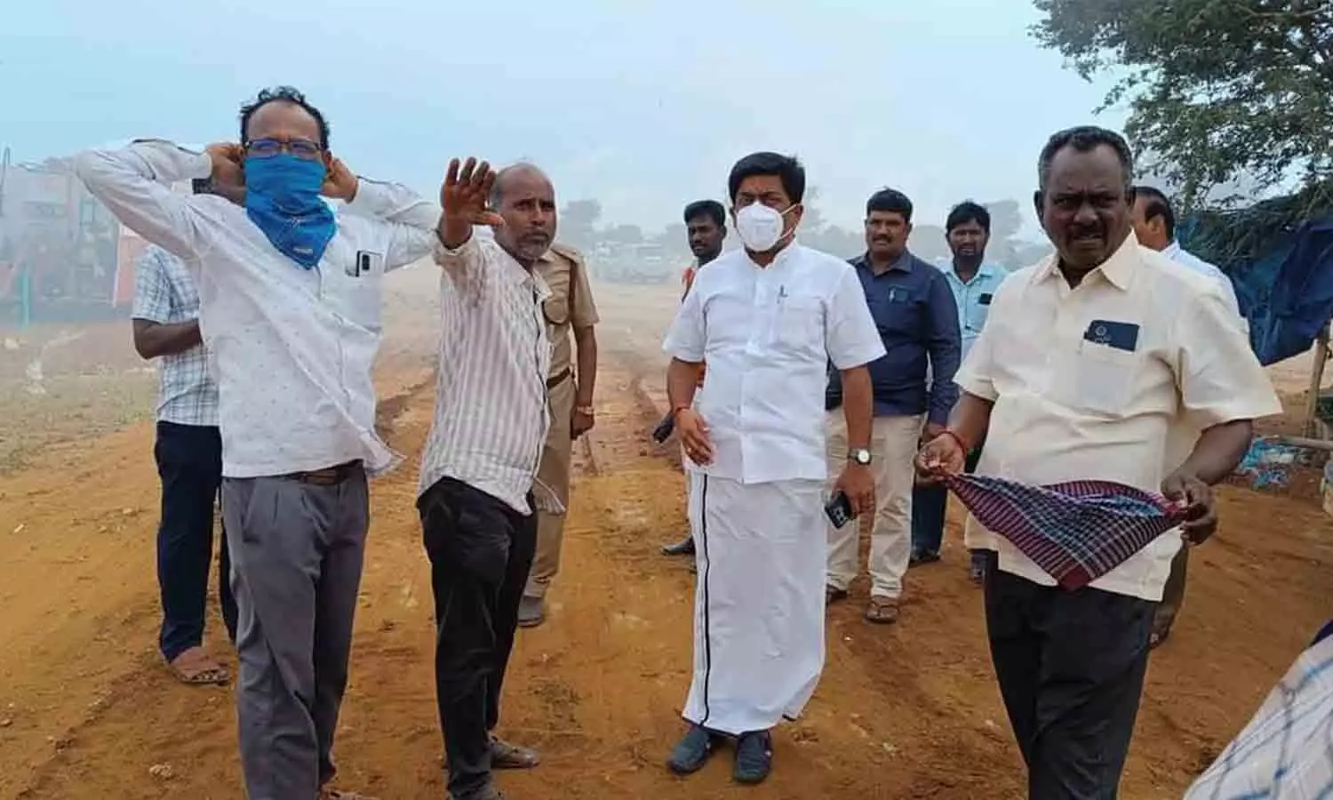 தீ விபத்து ஏற்பட்ட குப்பை கிடங்கில் மேயர் ஆய்வு தீ விபத்து ஏற்பட்ட குப்பை கிடங்கில் மேயர் ஆய்வு