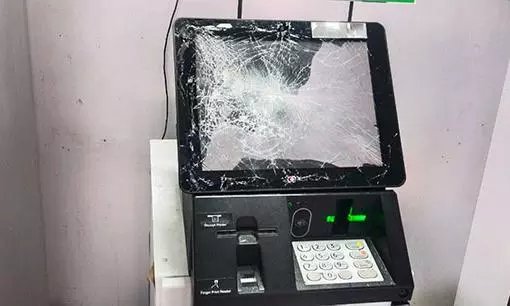 ஏ.டி.எம். எந்திரம் உடைத்த சம்பவம்- வாலிபரிடம் போலீஸ் நடத்திய விசாரணையில் திடுக்கிடும் தகவல்கள்