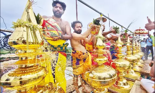 சிக்கல் சிங்காரவேலவர் கோவில் குடமுழுக்குஆயிரக்கணக்கான பக்தர்கள் தரிசனம்