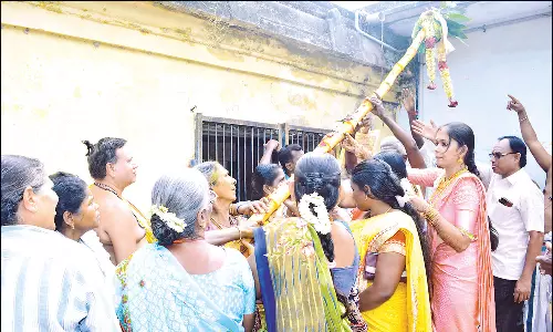 ஆடிப்பூர விழாவையொட்டி பாடலீஸ்வரர் கோவிலில் பந்தக்கால் நடும் நிகழ்ச்சி