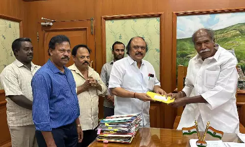 2 கோவில் திருப்பணிக்கு நிதி-கென்னடி எம்.எல்.ஏ. விடம் முதல்- அமைச்சர் ரங்கசாமி வழங்கினார்