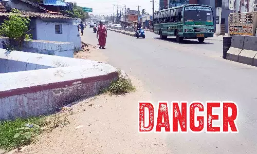 பல்லடம் அருகே கோவில் சுற்றுச்சுவரால் விபத்து அபாயம்