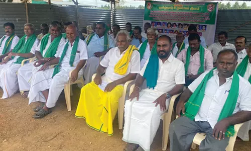 விவசாயிகள் காத்திருப்பு போராட்டம்