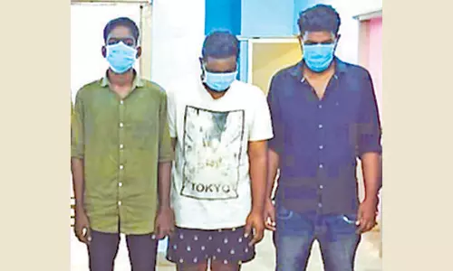 சென்னையில் இருந்து வாங்கி வந்து மாணவர்களுக்கு சப்ளை: கஞ்சா வியாபாரிகளாக மாறிய டாக்டர்கள்-என்ஜினீயர்