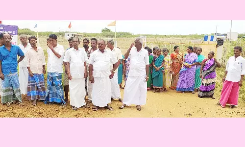 டாஸ்மாக் கடையை அகற்றக்கோரி கிராம மக்கள் முற்றுகை