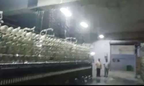 ஊத்தங்கரை கூட்டுறவு நூற்பாலையில் மேற்கூரையை சரிசெய்ய கோரிக்கை