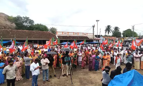 சூலூர் அருகே கொட்டும் மழையில் டாஸ்மாக் கடையை மூட வலியுறுத்தி பா.ஜனதா ஆர்ப்பாட்டம்