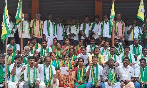 விவசாயிகள் தொடர் காத்திருப்பு போராட்டம்