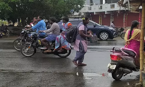 பவானி பகுதியில் சாரல் மழை